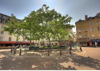 THE PLACE DE LA CONTRESCARPE