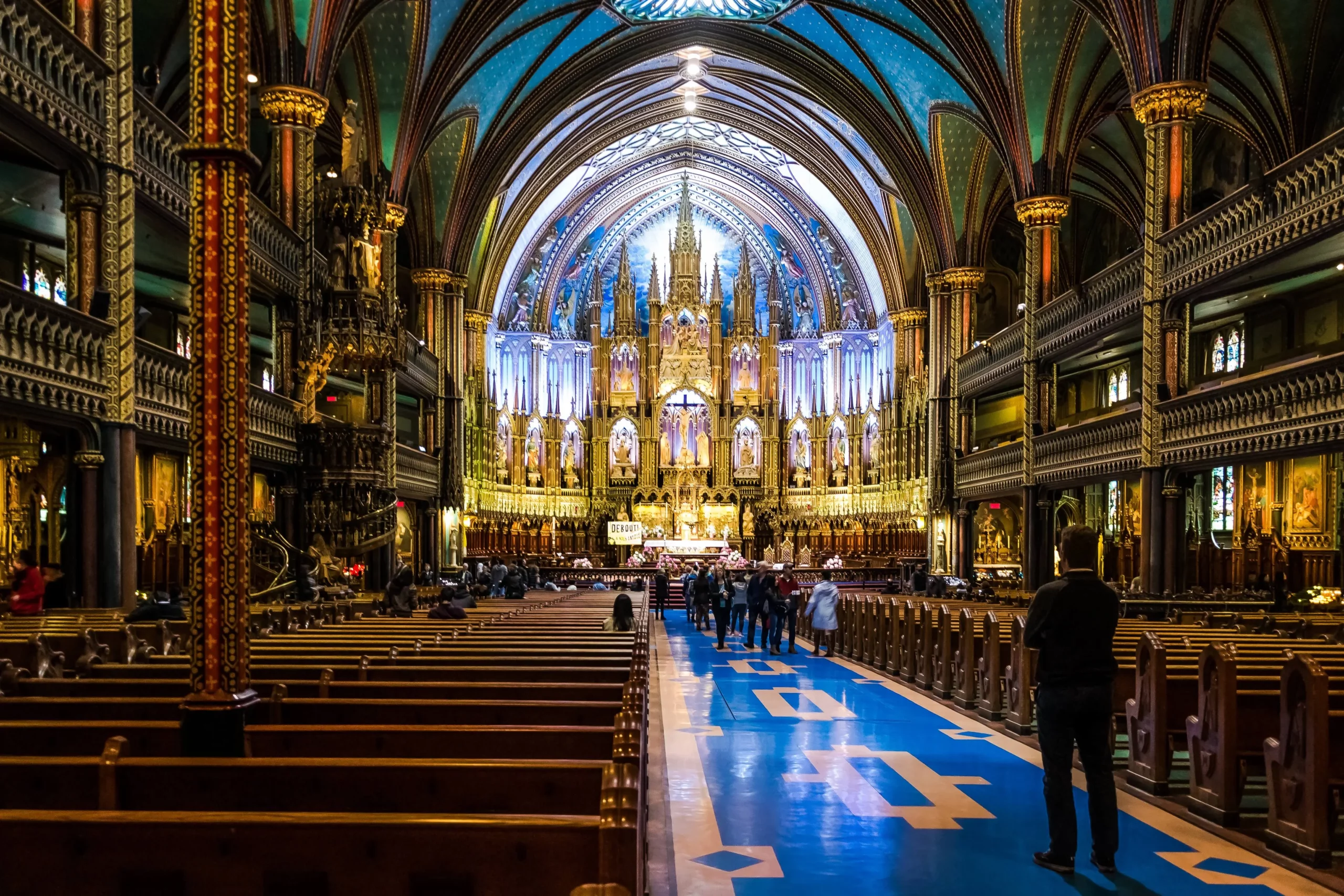 Intérieur de la nef de Notre-Dame de Paris | hotel saint-christophe